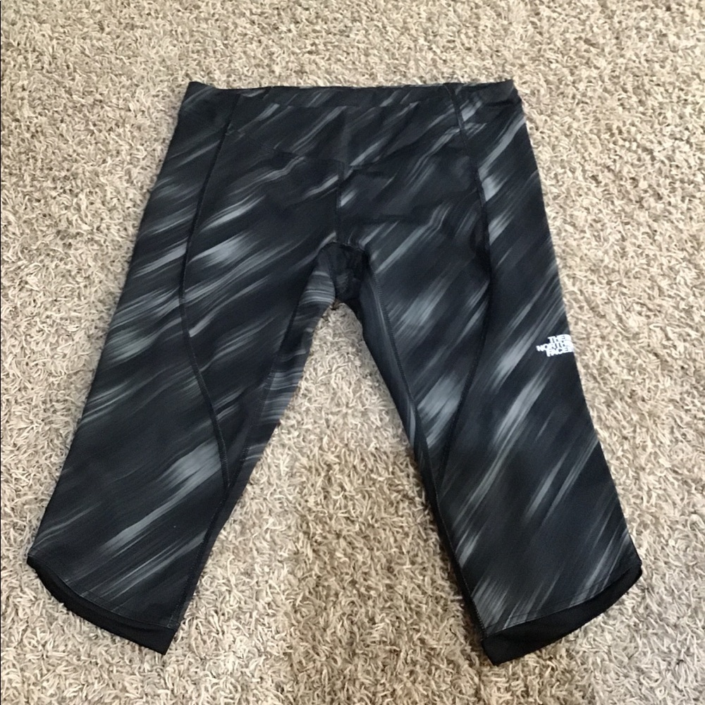 Women size L north face capri leggings